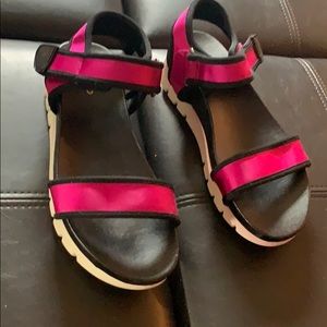 Aldo Strappy Sandals sz 6.5